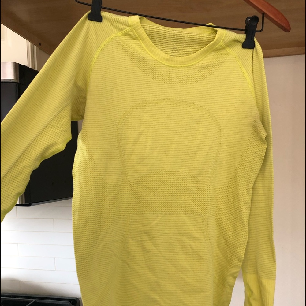Luluemon Swiftly Tech Shirt size 6